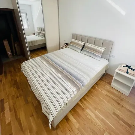 Rb De Lux * Podgorica